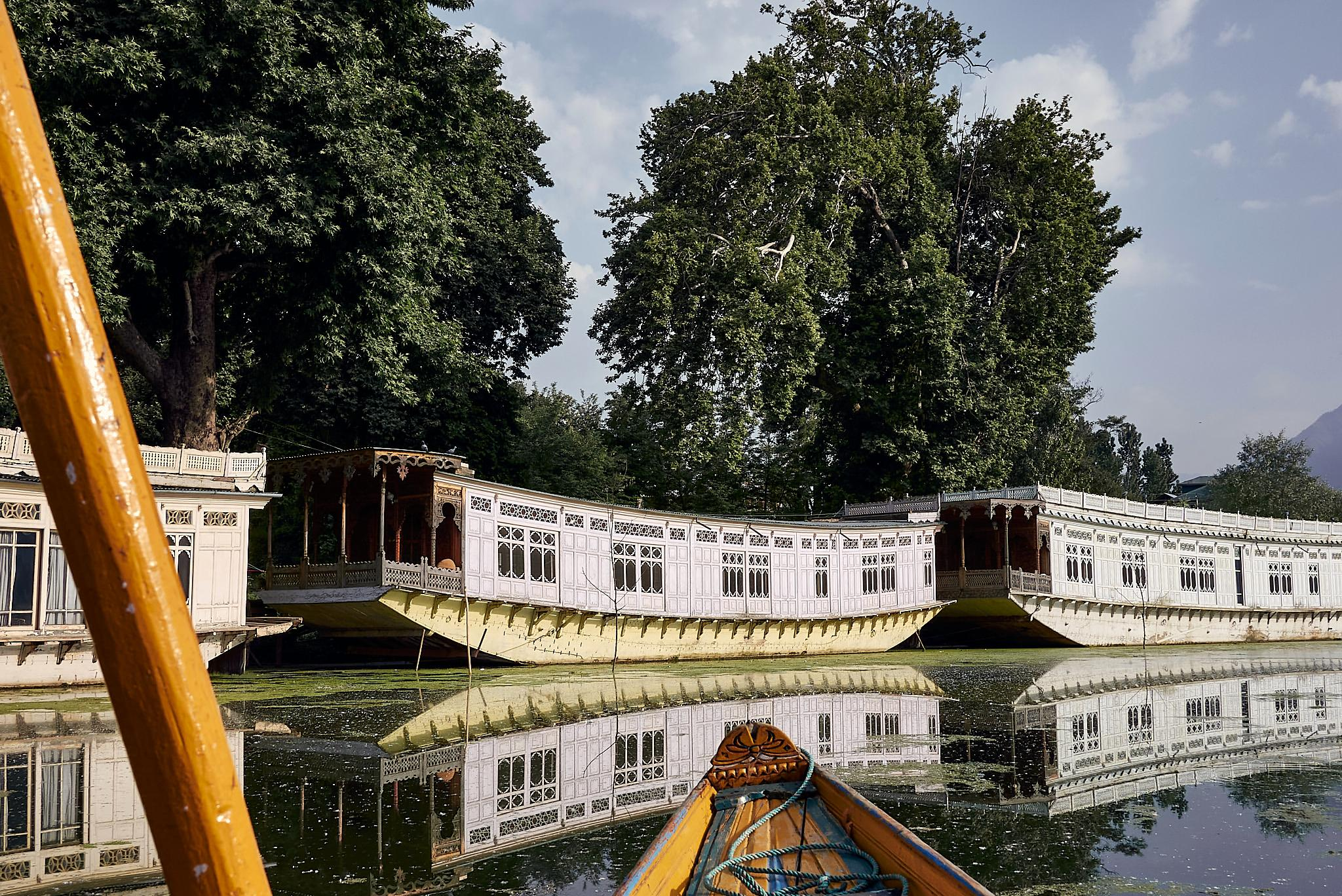 dal lake houseboat