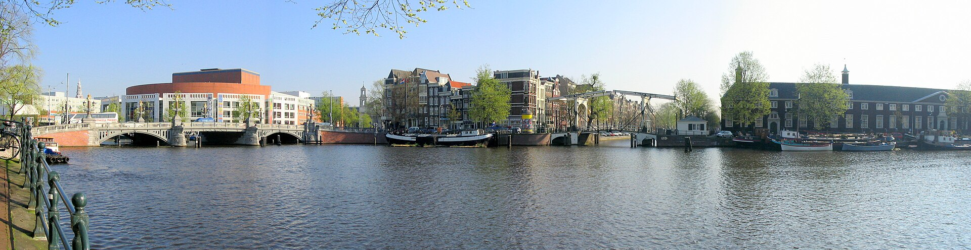 Amsterdam: View of the Stopera and the H'ART Museum