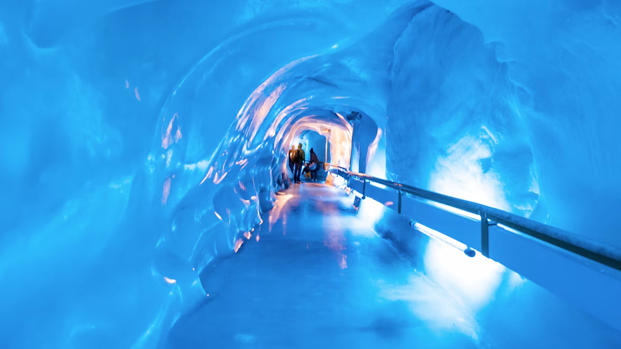 Switzerland : Mount Titlis Ice Cave
